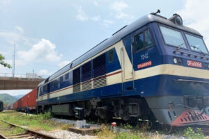 Tàu hàng liên vận quốc tế đến châu Âu, khởi hành ở ga Yên Viên. Ảnh: Anh Duy